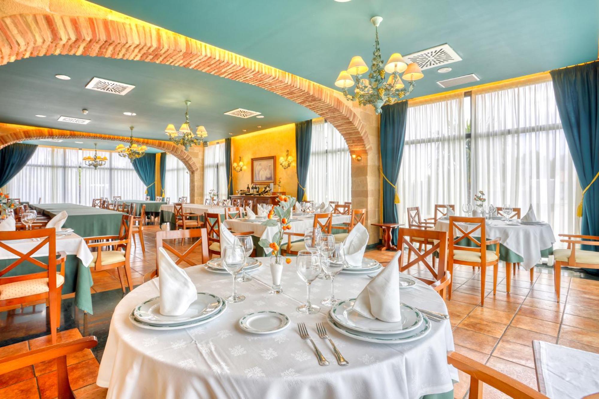 Hotel Villa De Альмасан Экстерьер фото