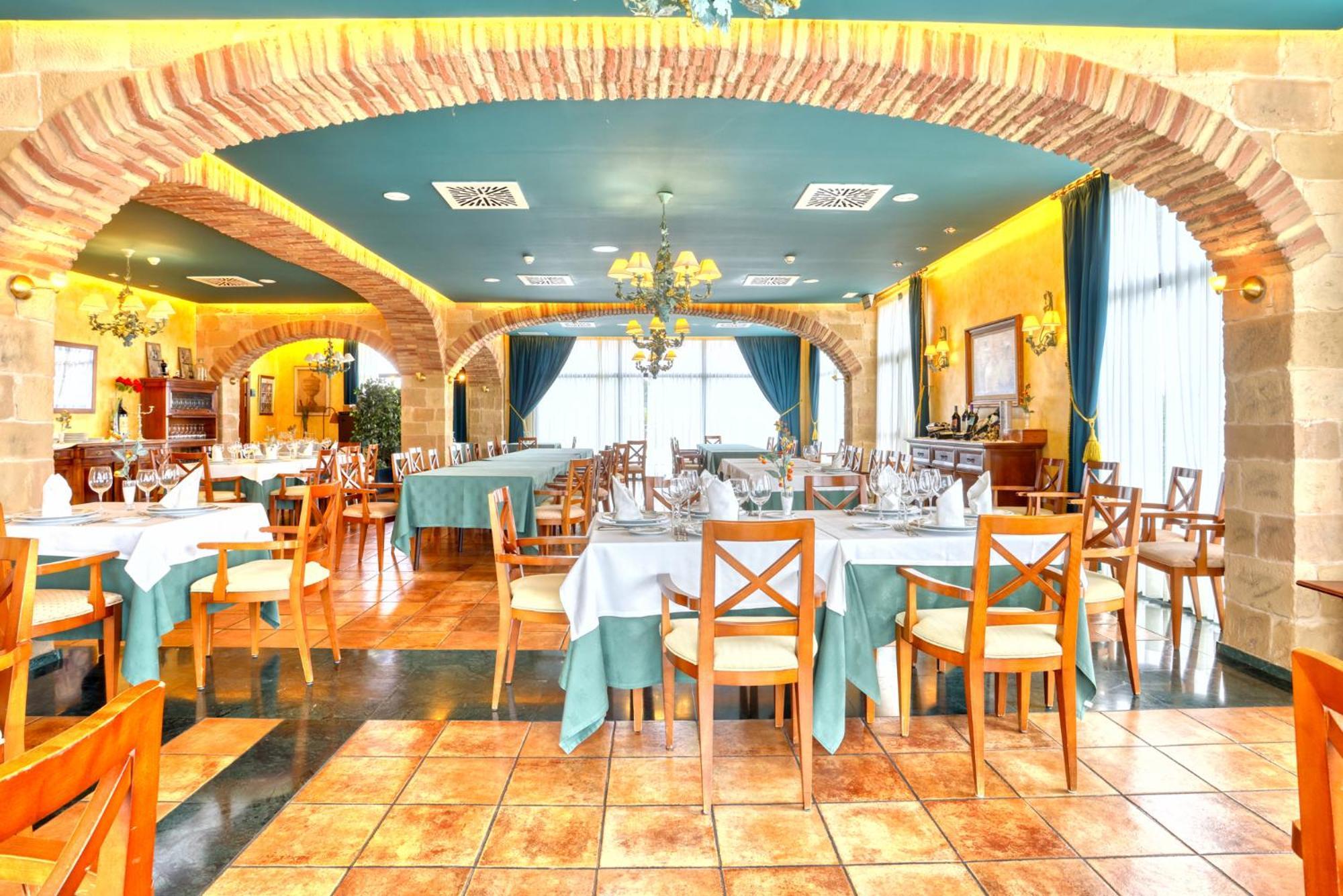 Hotel Villa De Альмасан Экстерьер фото