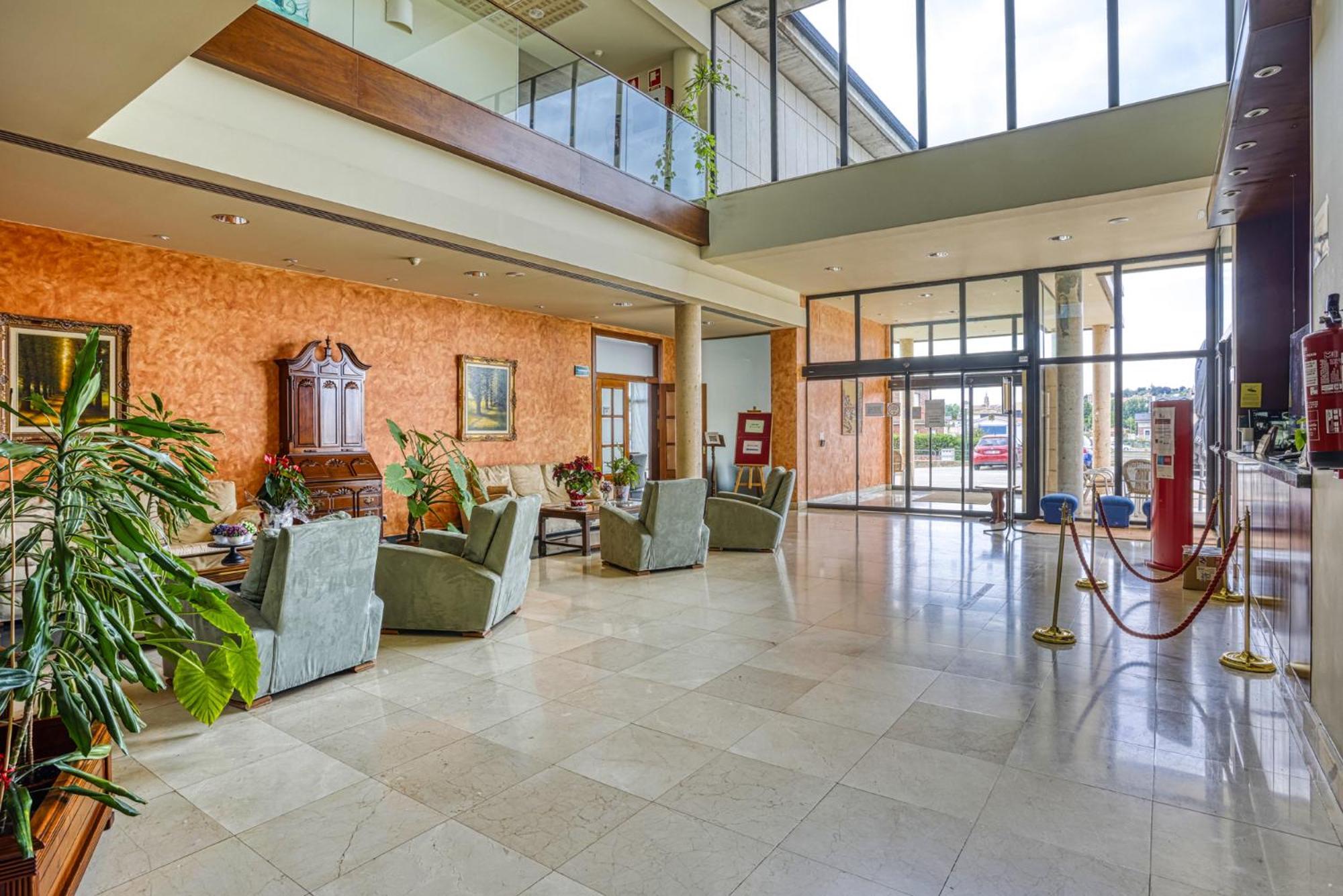 Hotel Villa De Альмасан Экстерьер фото