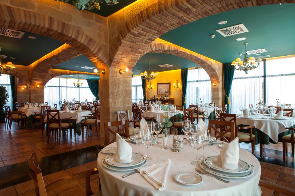 Hotel Villa De Альмасан Экстерьер фото