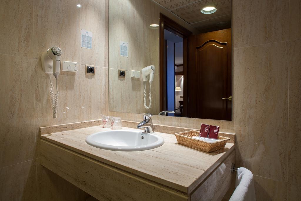 Hotel Villa De Альмасан Экстерьер фото